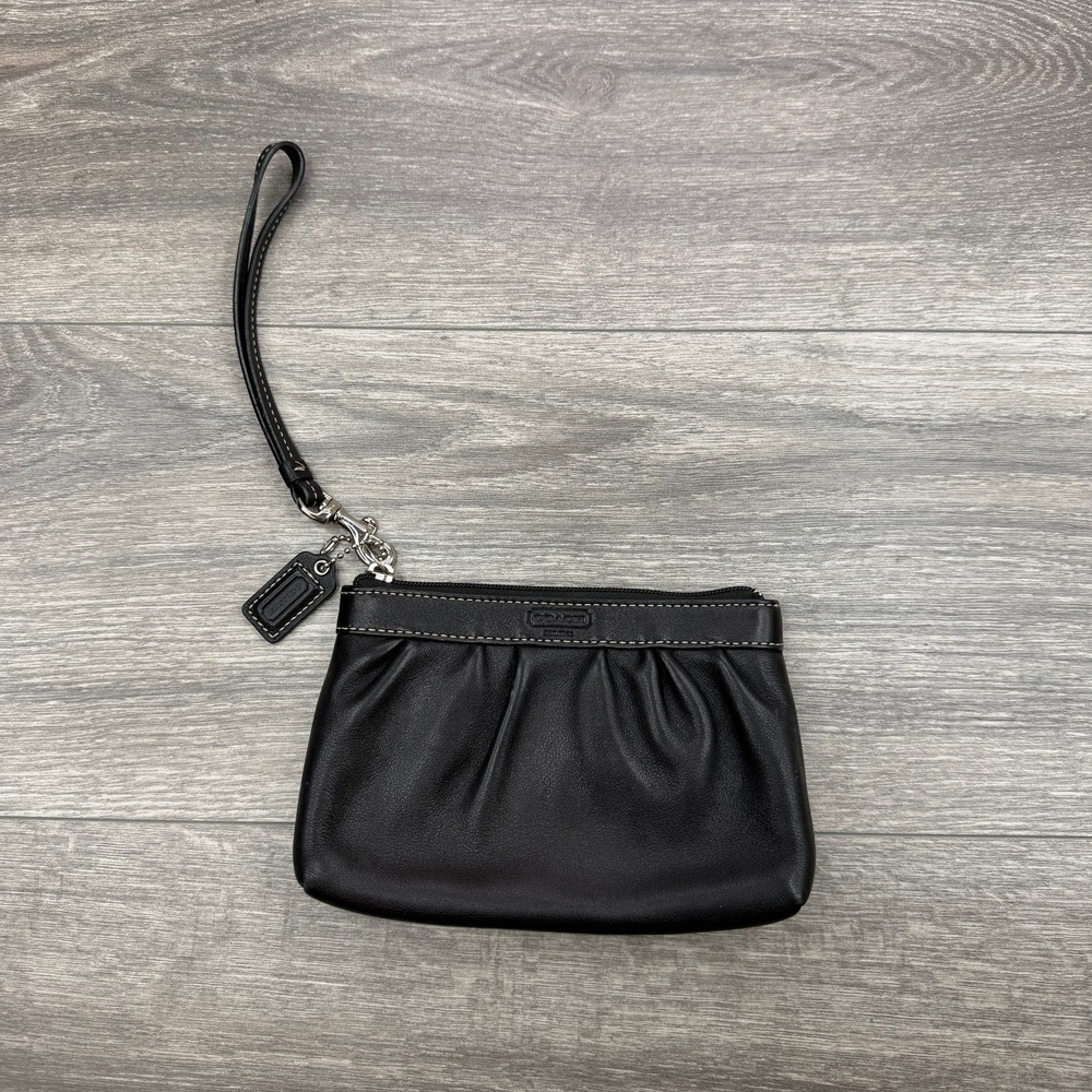 Coach Soho Pleated Leather Wristlet Clutch Black Silver Hardware Zip Pouch Y2K